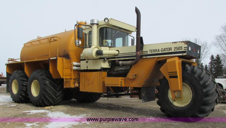 image for item I3782 1985 Ag-Chem TerraGator 2505 self-propelled applicator