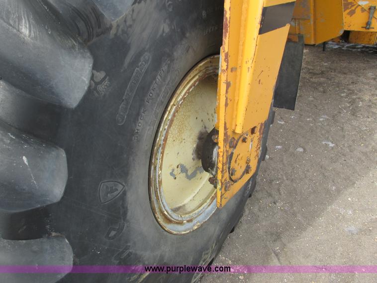 image for item I3782 1985 Ag-Chem TerraGator 2505 self-propelled applicator