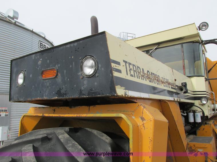 image for item I3782 1985 Ag-Chem TerraGator 2505 self-propelled applicator