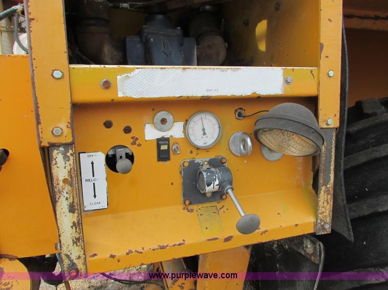 image for item I3782 1985 Ag-Chem TerraGator 2505 self-propelled applicator