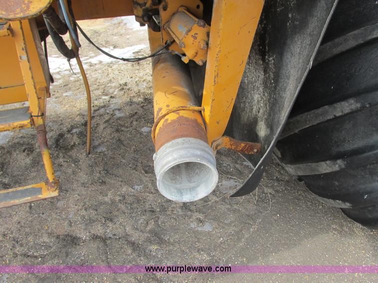 image for item I3782 1985 Ag-Chem TerraGator 2505 self-propelled applicator