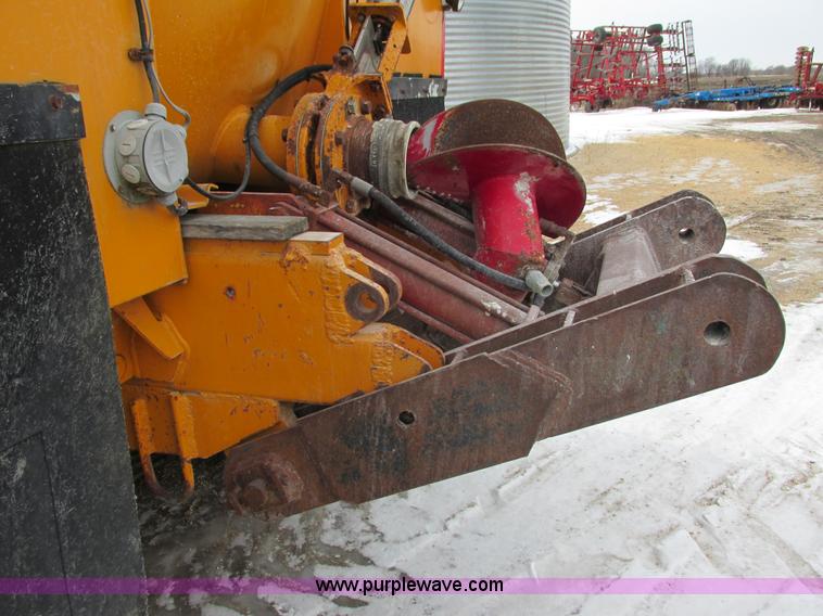 image for item I3782 1985 Ag-Chem TerraGator 2505 self-propelled applicator