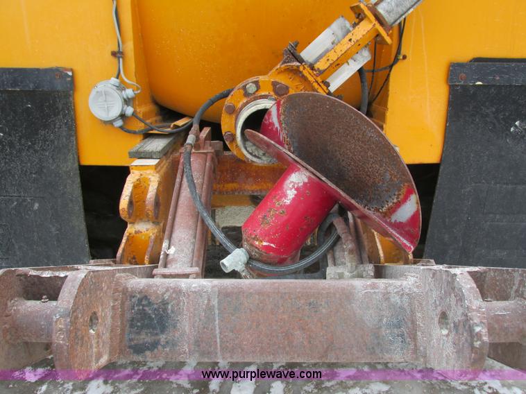 image for item I3782 1985 Ag-Chem TerraGator 2505 self-propelled applicator