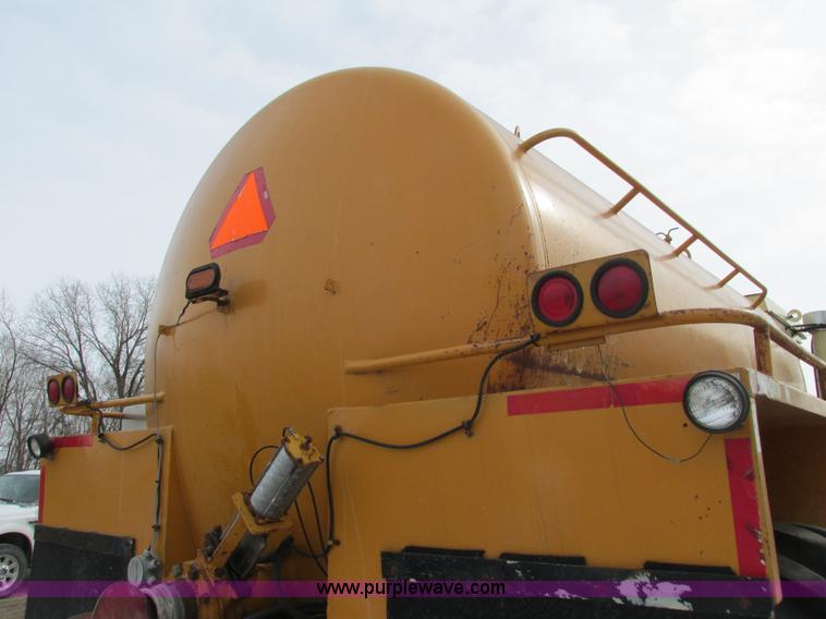 image for item I3782 1985 Ag-Chem TerraGator 2505 self-propelled applicator