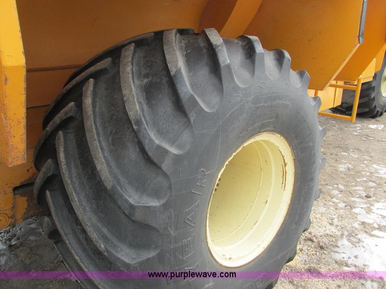 image for item I3782 1985 Ag-Chem TerraGator 2505 self-propelled applicator