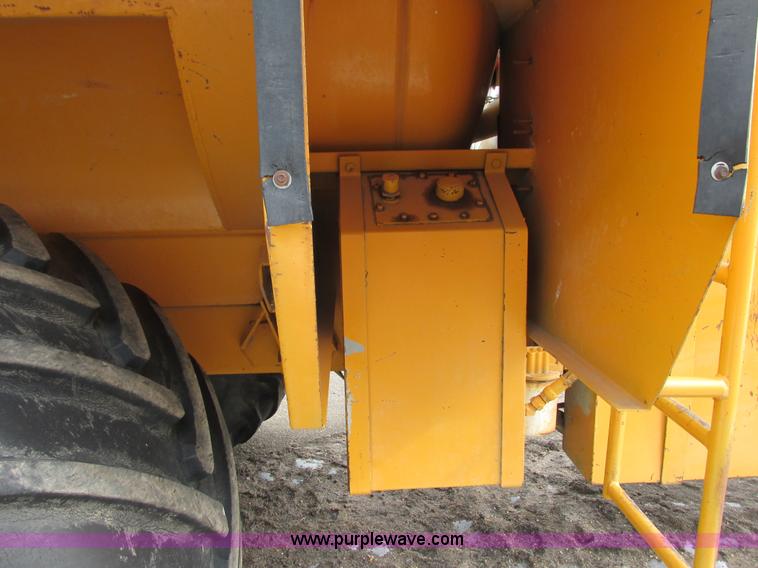 image for item I3782 1985 Ag-Chem TerraGator 2505 self-propelled applicator