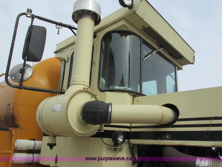 image for item I3782 1985 Ag-Chem TerraGator 2505 self-propelled applicator