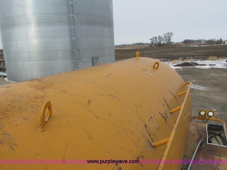 image for item I3782 1985 Ag-Chem TerraGator 2505 self-propelled applicator