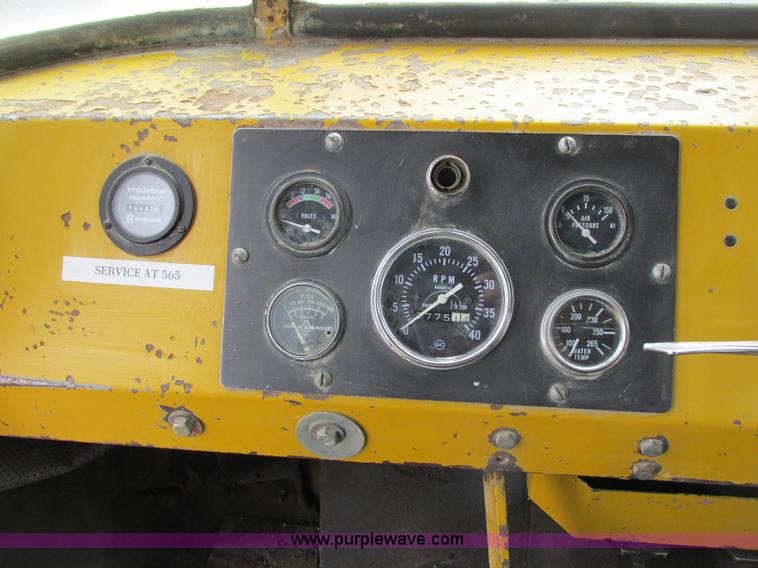 image for item I3782 1985 Ag-Chem TerraGator 2505 self-propelled applicator