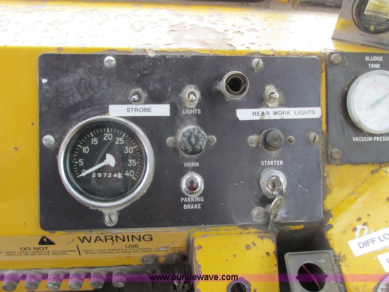 image for item I3782 1985 Ag-Chem TerraGator 2505 self-propelled applicator