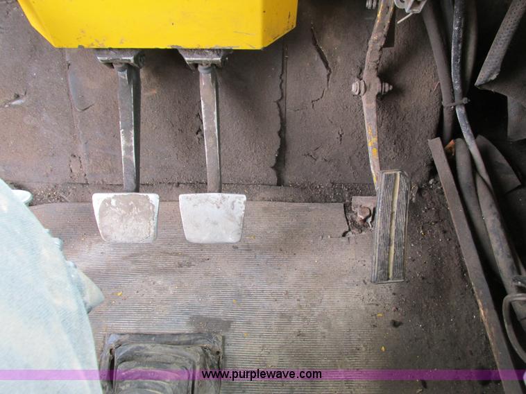 image for item I3782 1985 Ag-Chem TerraGator 2505 self-propelled applicator