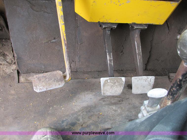 image for item I3782 1985 Ag-Chem TerraGator 2505 self-propelled applicator