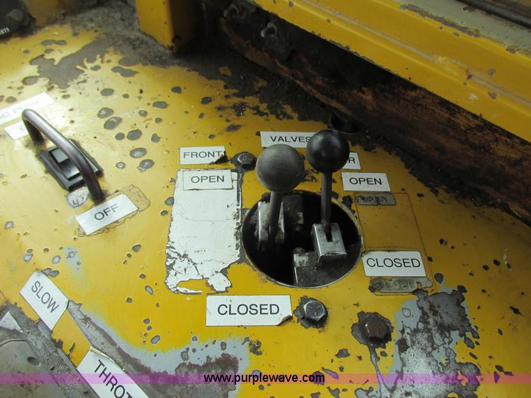 image for item I3782 1985 Ag-Chem TerraGator 2505 self-propelled applicator