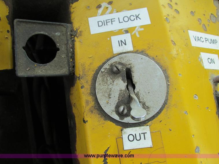 image for item I3782 1985 Ag-Chem TerraGator 2505 self-propelled applicator