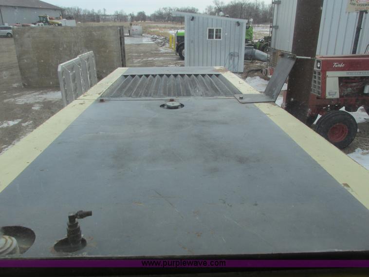 image for item I3782 1985 Ag-Chem TerraGator 2505 self-propelled applicator