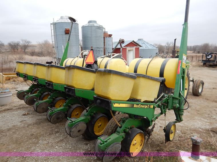 image for item I5062 John Deere 7200 planter