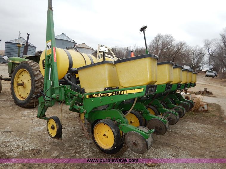 image for item I5062 John Deere 7200 planter