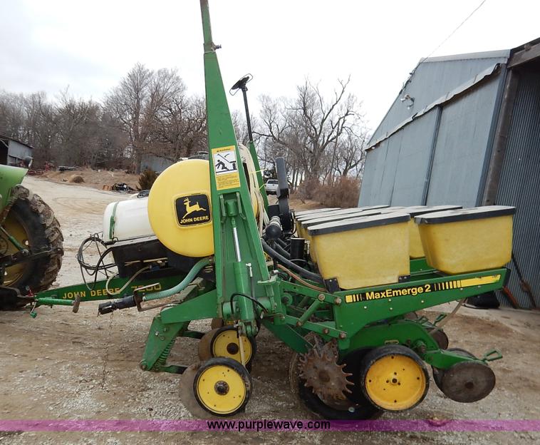 image for item I5062 John Deere 7200 planter