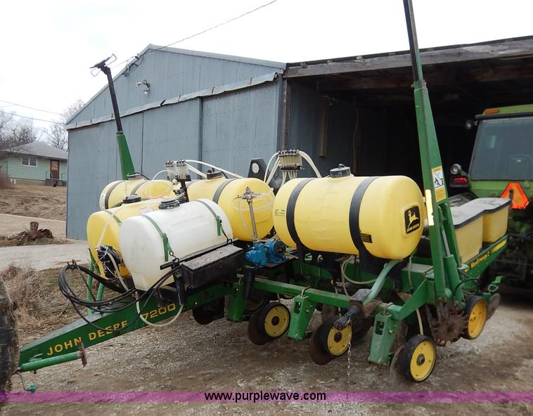 image for item I5062 John Deere 7200 planter