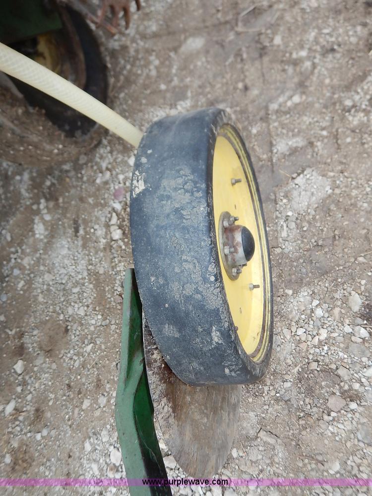 image for item I5062 John Deere 7200 planter