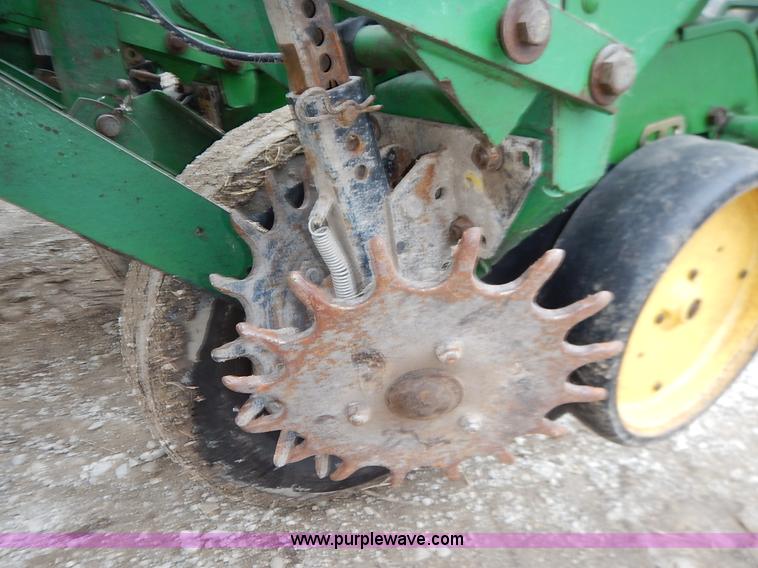 image for item I5062 John Deere 7200 planter