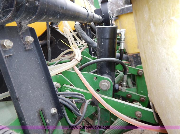 image for item I5062 John Deere 7200 planter