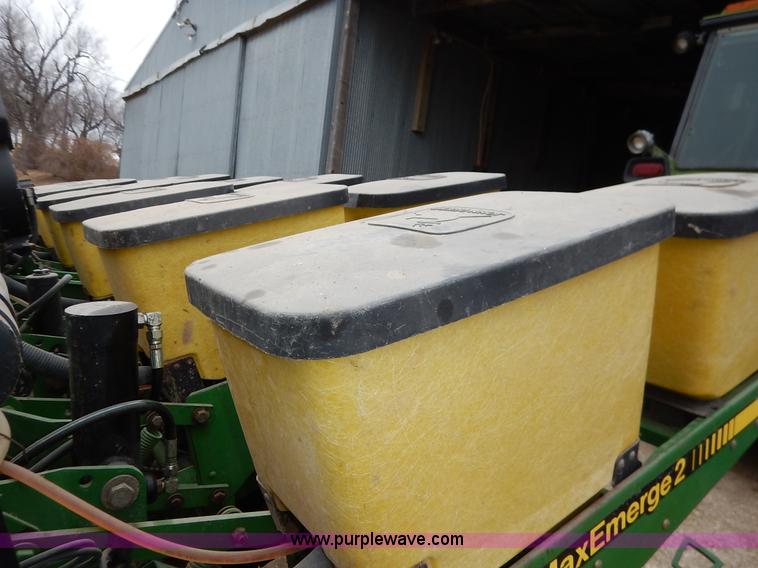 image for item I5062 John Deere 7200 planter