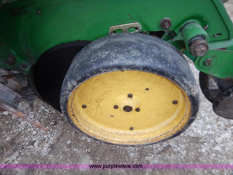 image for item I5062 John Deere 7200 planter