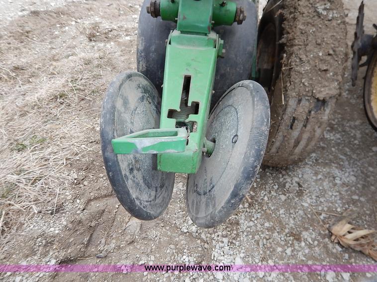 image for item I5062 John Deere 7200 planter