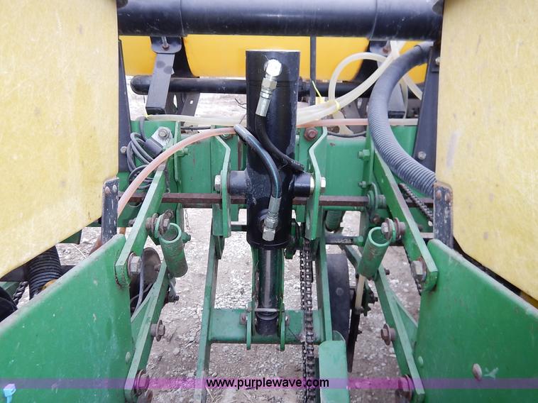 image for item I5062 John Deere 7200 planter