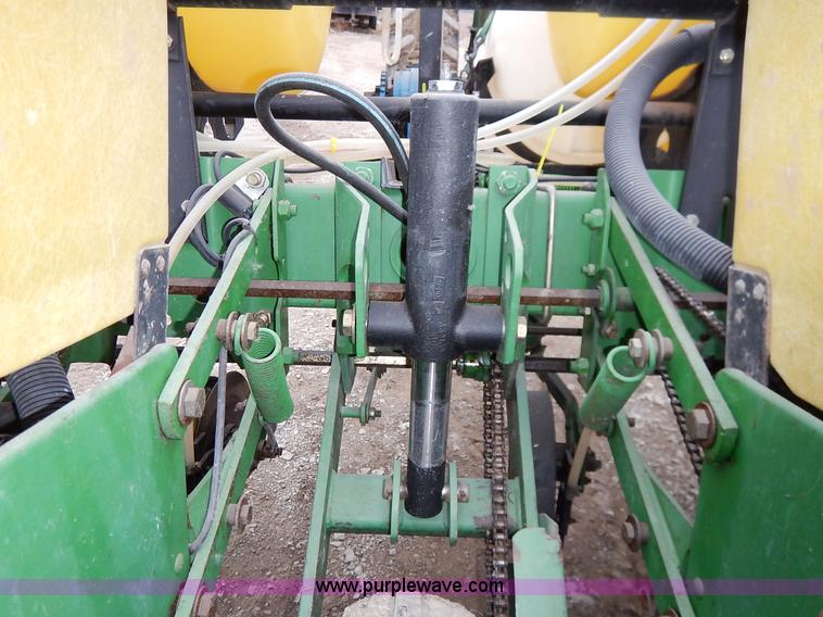 image for item I5062 John Deere 7200 planter
