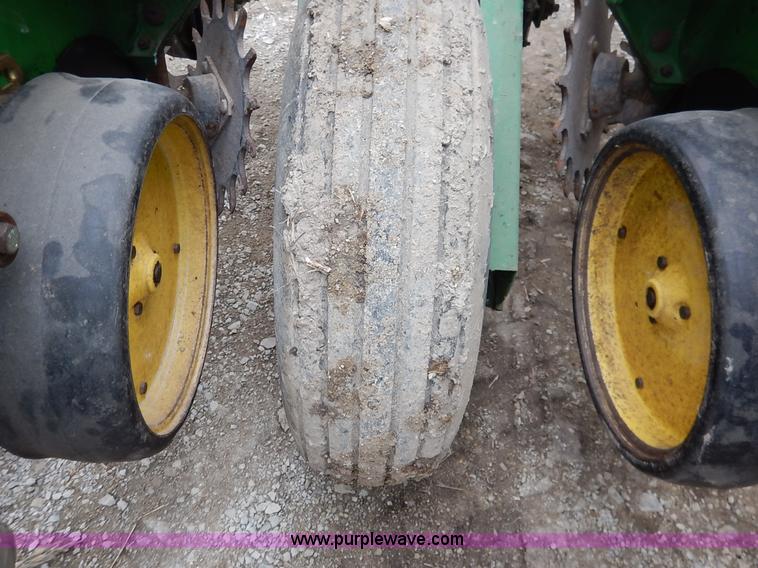 image for item I5062 John Deere 7200 planter