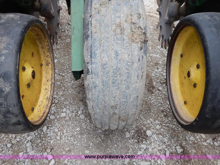 image for item I5062 John Deere 7200 planter