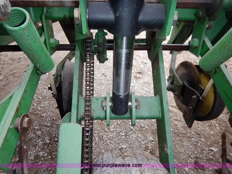 image for item I5062 John Deere 7200 planter