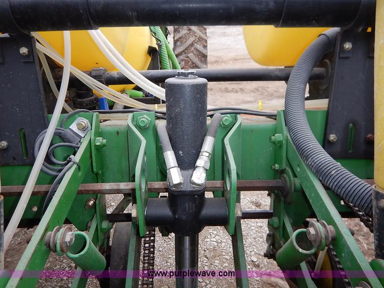 image for item I5062 John Deere 7200 planter