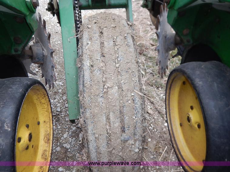 image for item I5062 John Deere 7200 planter