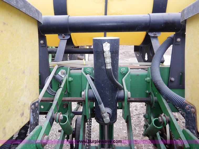 image for item I5062 John Deere 7200 planter