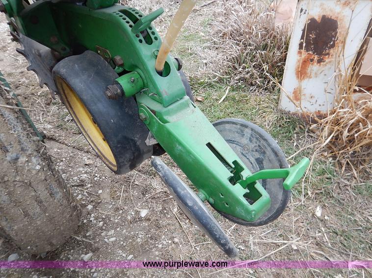 image for item I5062 John Deere 7200 planter