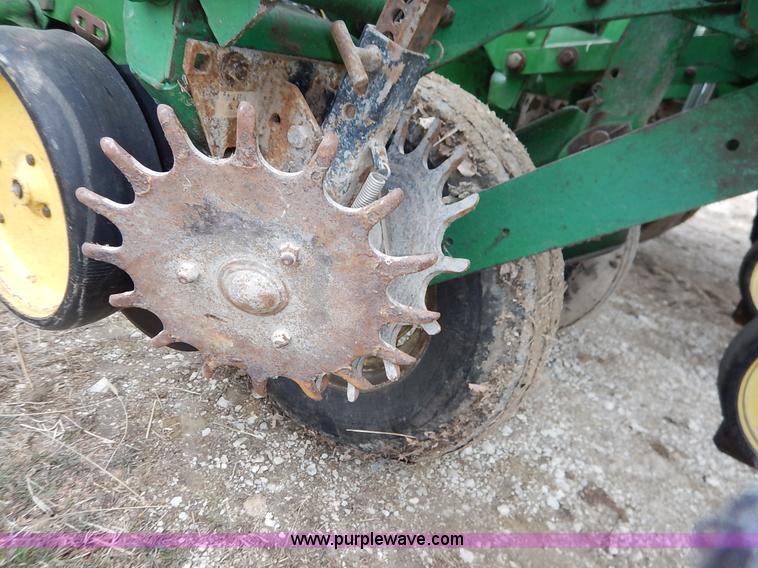 image for item I5062 John Deere 7200 planter