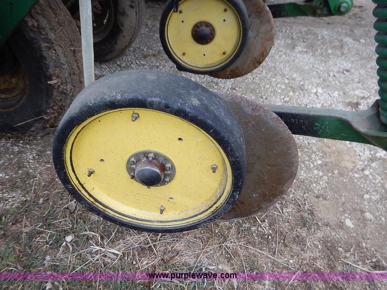 image for item I5062 John Deere 7200 planter