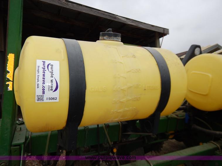 image for item I5062 John Deere 7200 planter