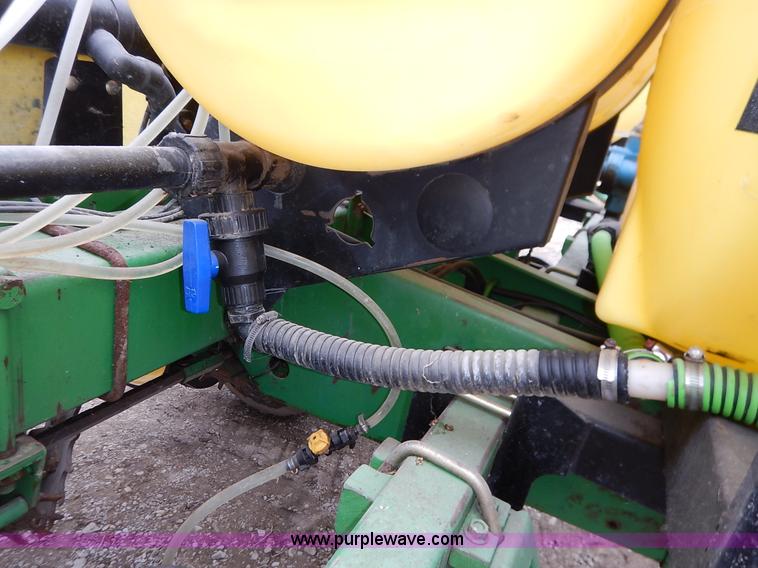 image for item I5062 John Deere 7200 planter