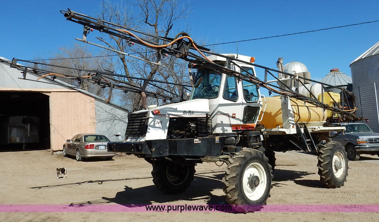 image for item I5095 1994 Wilmar 745 self-propelled sprayer