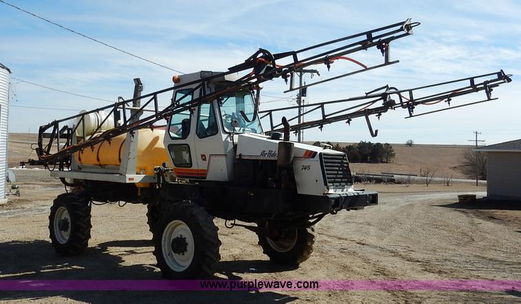 image for item I5095 1994 Wilmar 745 self-propelled sprayer