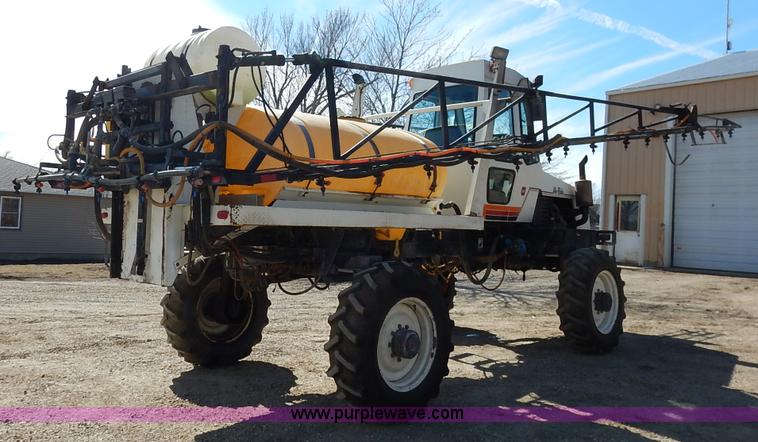 image for item I5095 1994 Wilmar 745 self-propelled sprayer