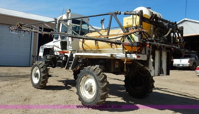 image for item I5095 1994 Wilmar 745 self-propelled sprayer