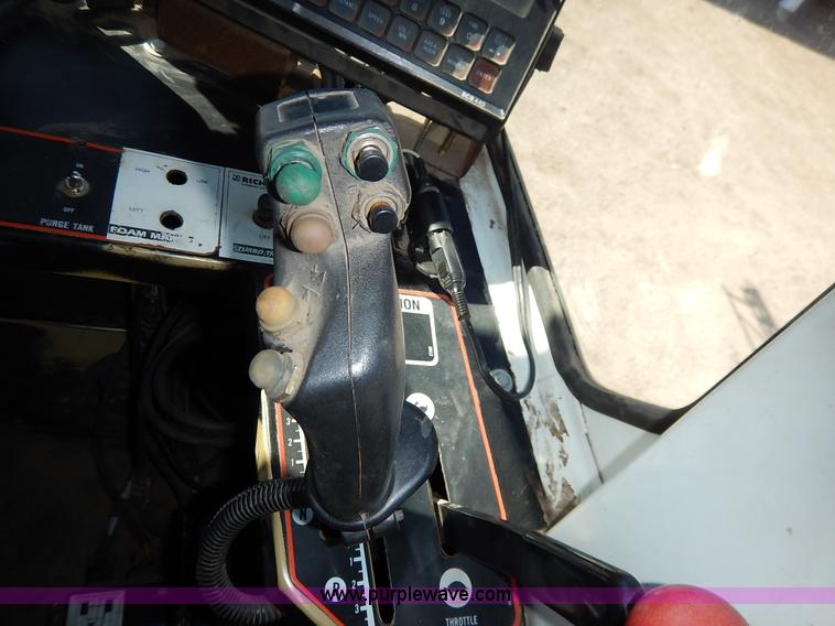 image for item I5095 1994 Wilmar 745 self-propelled sprayer