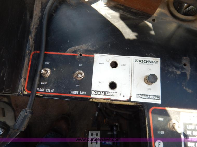 image for item I5095 1994 Wilmar 745 self-propelled sprayer