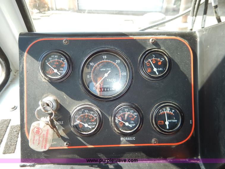 image for item I5095 1994 Wilmar 745 self-propelled sprayer