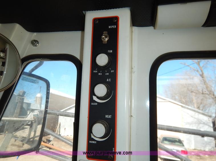 image for item I5095 1994 Wilmar 745 self-propelled sprayer